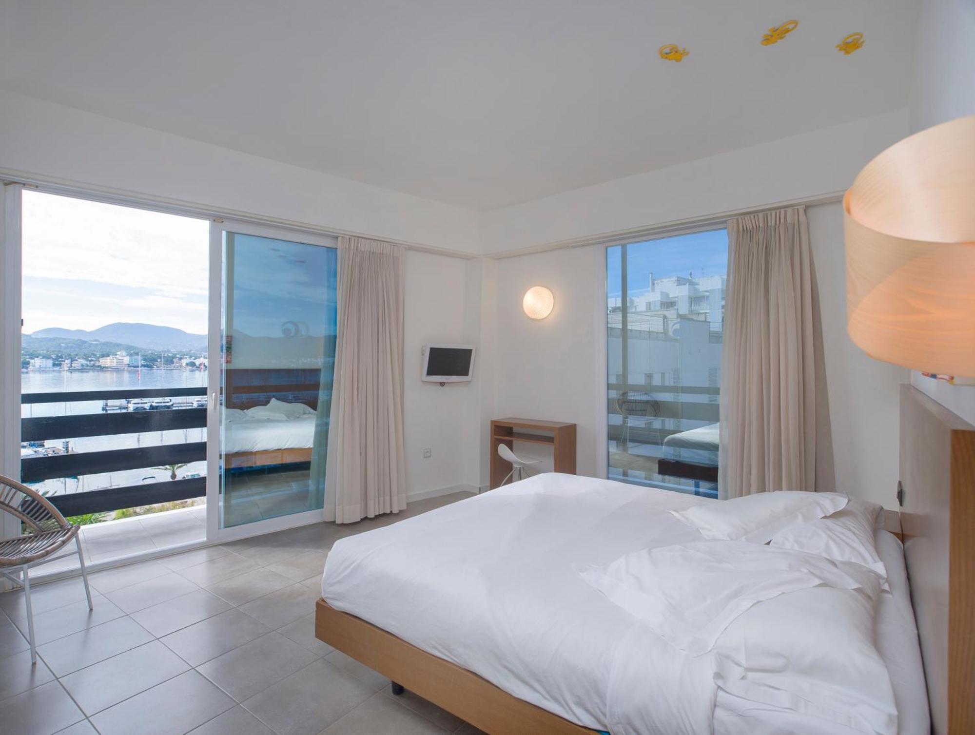 Es Mitjorn Hotel Sant Antoni de Portmany Extérieur photo